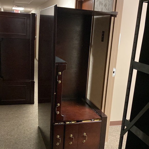 Office desk - Picture 3 of 3